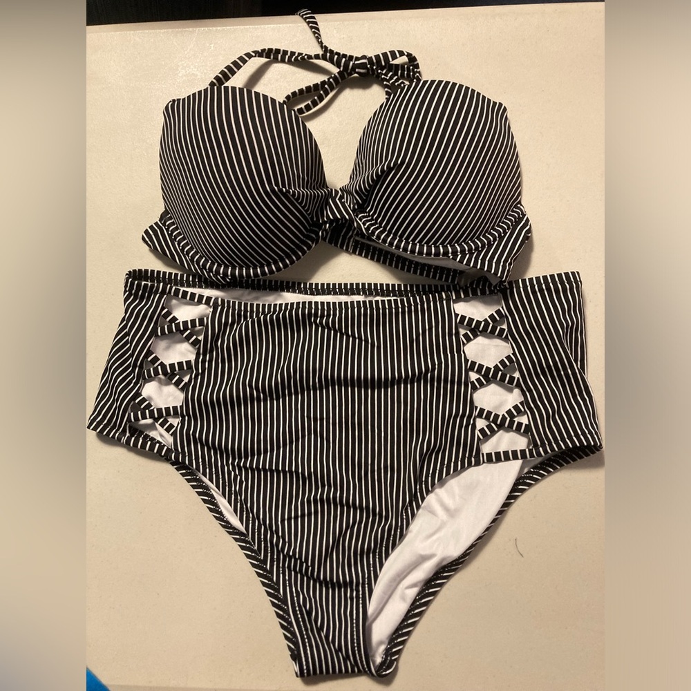 Shade & Shore Bikini Set - Top 36C, Bottoms L